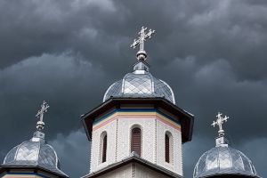 COD PORTOCALIU de furtuni şi grindină, în câteva localităţi din Bihor şi în zona munte a judeţului (VIDEO)