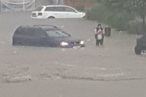 Inundatii in centrul orasului Cernavoda, judetul Constanta. Zeci de pompieri intervin in zona (galerie foto)