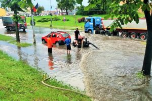 FOTO. Intervenţii de amploare la Satu Mare, în urma furtunii