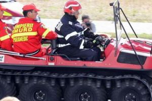 Accident de muncă MORTAL la o exploatare forestieră din comuna Vinţu de Jos: Pompierii intervin cu o şenilată, pentru evacuarea victimei