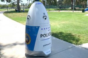 Poliţist de modă nouă: RoboCop patrulează într-un parc din California (VIDEO)