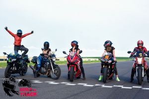 Frumoasele care au imblanzit bestiile!:  Gratii pe motocicleta, la Girls on Track 2. Un eveniment organizat de Petrovici Racing Team (galerie foto)