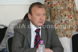 Demnitarul locuieste la bloc:  Un subsecretar de stat in Departamentul pentru Relatii Interetnice isi construieste o casa in Palazu Mare 