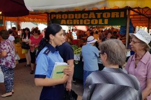 Poliţiştii avertizează: selfie-urile aduc like-uri dar vă fac vulnerabili