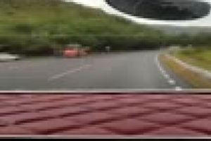 CLUJ: Un TIR s-a răsturnat la Negreni. Circulaţia feroviară este întreruptă - VIDEO