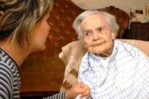 O româncă şochează Italia. Doi bătrâni, victimele unei escrocherii uriaşe