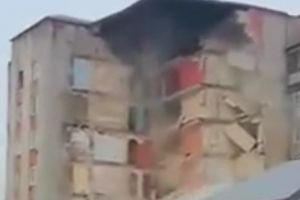 Evacuare de urgenţă. Un bloc din Moldova s-a prăbuşit complet - Video cu momentul terifiant