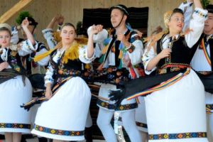 FOTO: Deda, distracţie pe cinste în a doua zi de Rusalii