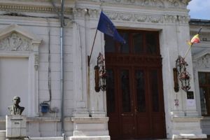 Muzeul Judeţean de Știinţele Naturii Prahova a organizat ieri,  vernisajul expoziţiei „Rafinăria Petrotel-Lukoil, 115 ani de istorie”