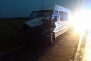 Microbuz cu şapte persoane la bord, lovit de tren la Lovrin