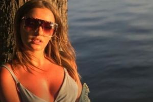 Incredibil cum a fost surprinsă Alexandra Stan pe plajă