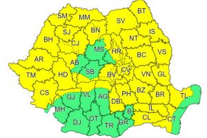 Vremea capricioasă continuă: Cod galben de furtuni şi vijelii, joi, în tot judeţul Bihor
