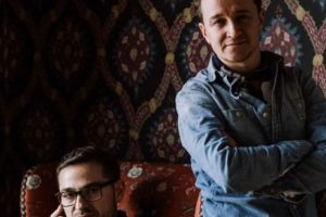 MINDTHEGAP. În lumea tapetului, abajururilor şi a textilelor care cuvântă