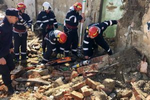 Mort în casa pe care o renova: Un tânăr de 34 de ani din Spinuş şi-a găsit sfârşitul sub un perete prăbuşit din propria-i locuinţă