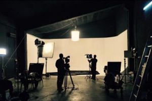 Cinci prezentatoare tv au acţionat în instanţă postul de televiziune la care lucrează. Motivul este unul inedit