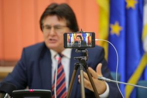 Concluziile audienţei primarului de pe Facebook: răspunsuri vagi, reîncep emisiunile tv-primariatm