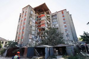 O scară a unui bloc cu nouă etaje s-a prăbuşit în Republica Moldova (VIDEO)