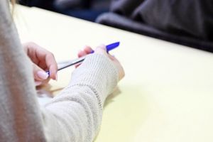 Evaluarea Naţională: mii de elevi din Timiş dau examen la Matematică. Telverde pentru nereguli