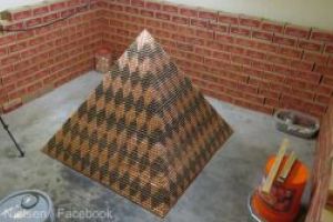 Un american vrea sa doboare un record mondial cu o piramida alcatuita din peste 1 milion de monede de un cent