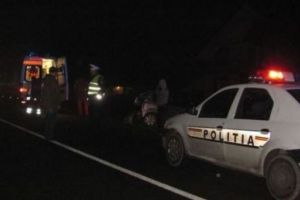 S-a urcat beat la volan şi a intrat cu maşina într-un gard la Răşinari