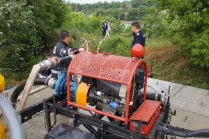 Ploi masive la Cernavoda! Mai multe spatii comerciale din centrul orasului, inundate (galerie foto)