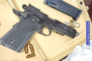 Percheziţii domiciliare la Feteşti. Nerespectarea regimului armelor şi muniţiilor