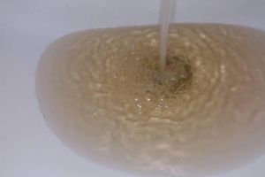 PROBLEME cu apa potabilă în zona Galda-Aiud-Ocna Mureş, din cauza căldurii – Firma de distribuţie roagă consumatorii să o folosească doar în scop menajer