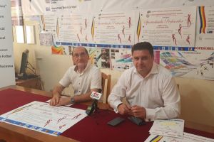 Gimnasta Maria Olaru şi preşedintele Federaţiei Sindicatelor Libere din Învăţământ, ...