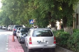 ATENȚIE şoferi! NU mai parcaţi pe această stradă!