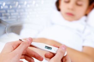 Febra la copii e principala problemă a părinţilor care apelează la Peditel – 31.000 de consultaţii telefonice în 198 de zile