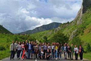 FOTO: Elevi din Cugir şi Ialoveni, vizită în puncte cheie din cultura şi istoria Transilvaniei, în cadrul proiectului “Tezaur de cultură şi tradiţie moldavo-transilvănean”