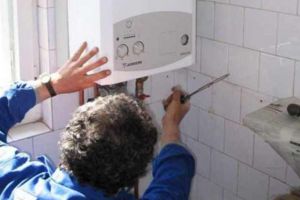 Interzicerea centralelor de apartament şi a debranşărilor de la sistemele centralizate de termoficare generează un nou scandal