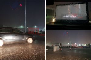 VIDEO. Ecranul uriaş de la mall, luat de vânt. Proiecţia de film, anulată