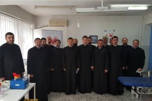 La îndemnul Mitropolitului Andrei Andreicuţ, preoţii din Protopopiatul Bistriţa au donat sânge