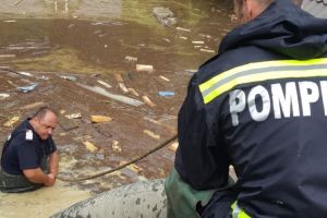 Cuvintele sunt de prisos. Pompier in misiune. Intr-o misiune in care putini ne-am dori sa fim. Asta ne face sa-i respectam!