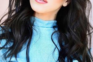 Tânăra din Botoşani care vrea să investească banii din muzică într-o afacere cu… ciorapi