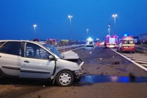 Tragedie pe Autostrada A1. Doua persoane au murit si doi copii au ajuns in coma la spital dupa un teribil accident rutier (galerie foto)