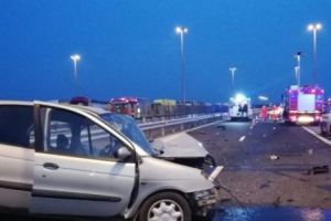 Doi copii în comă, doi adulţi decedaţi într-un accident cu fugă de la locul faptei