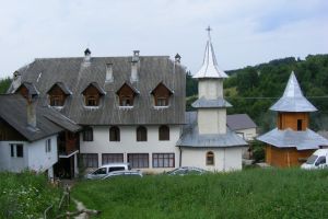 Mănăstirea Strâmba îşi sărbătoreşte hramul de vară. Slujbele încep de sâmbătă