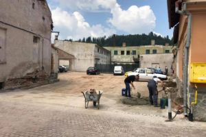 Parcare nouă în centrul oraşului la Zărneşti. Ce se face în locul fabricii de pâine?