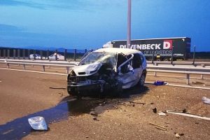 FOTO. Accident grav în vestul ţării. Doi adulţi morţi şi doi minori în comă