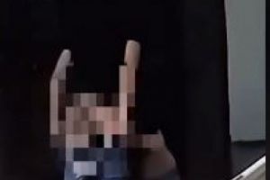 Sex oral în văzul trecătorilor! Doi tineri din Iaşi au fost filmaţi în ipostaze ruşinoase, în toiul zilei, pe stradă