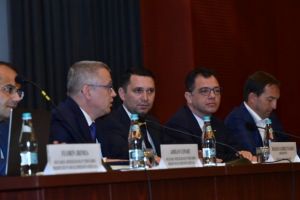 Problemele din sistemul achiziţiilor publice dezbătute la Ploieşti