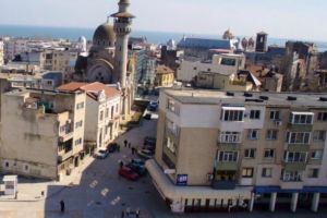 Atentie soferi! Circulatia autovehiculelor este restrictionata pe strada Arhiepiscopiei din Constanta. Au loc filmarile unui serial