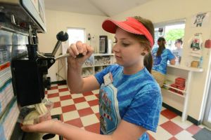 Angajatorii pot beneficia de subvenţii pentru încadrarea elevilor şi studenţilor pe perioada vacanţei