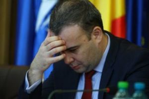 Incidente la procesul lui Darius Vâlcov. Ce i-a făcut un protestatar? Au ajuns amândoi la secţia de poliţie