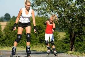 A venit vacanţa. Cum îi protejăm pe copii la joacă?