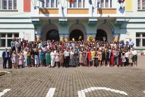 FOTO/ VIDEO: Revedere cu emoţie şi bucurie, după 10 de ani, la Colegiul Naţional Horea, Cloşca şi Crişan din Alba Iulia. Promoţia 2009, din nou în băncile şcolii