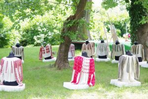 Ziua Universală a Iei sărbătorită la muzeele din Dâmboviţa! Acces gratuit pentru vizitatorii în cămăşi tradiţionale