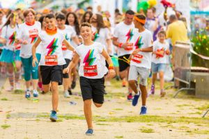 The Color Run se întoarce în Oradea: Se anunţă o cursă plină de culoare, sâmbătă, în centrul oraşului